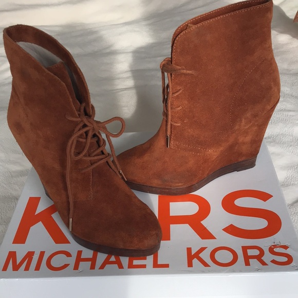 Kors Michael Kors Lace up Wedge Ankle Boot - Picture 6 of 17